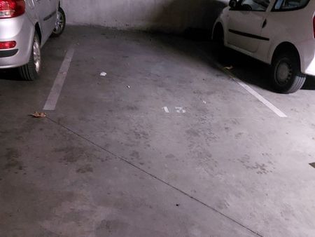 place de parking dans garage collectif