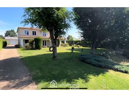 vente maison 8 pièces 200 m² vausseroux (79420)