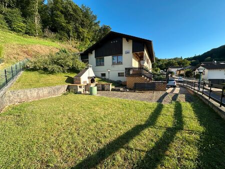 maison 7 pièces de 180 m2 en lisière de forêt