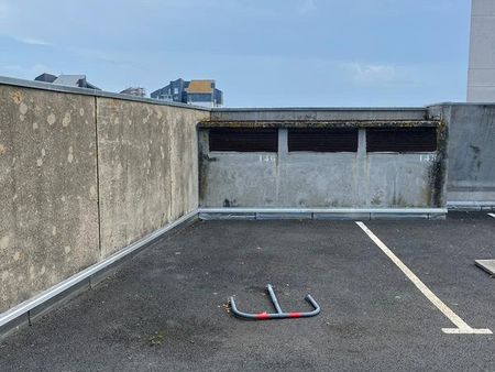 location place parking sécurisée collée à la gare de saint-malo