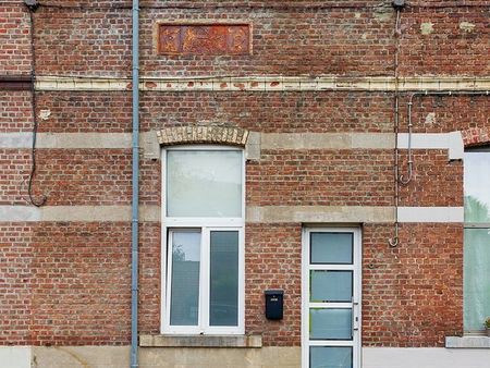 maison récemment rénovée avec grand jardin