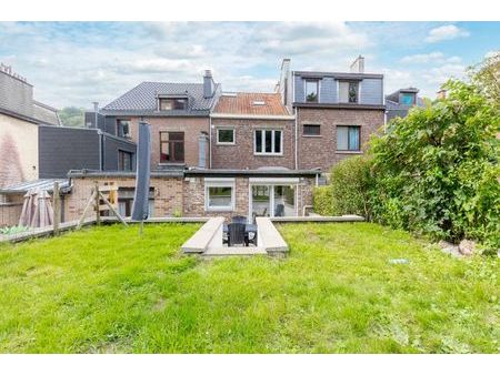 maison en parfait état avec jardin et garage