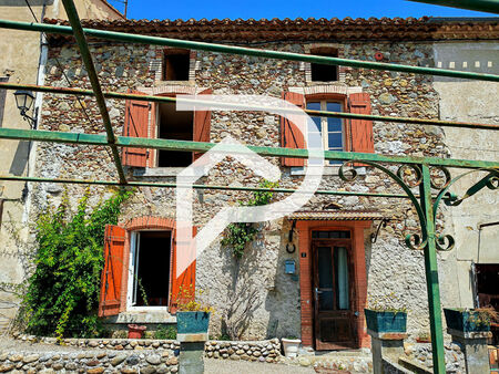 maison en pierre avec terrasse et vue panoramique