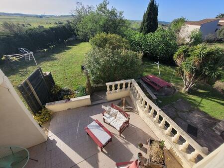 belle maison avec beau jardin et terrasses