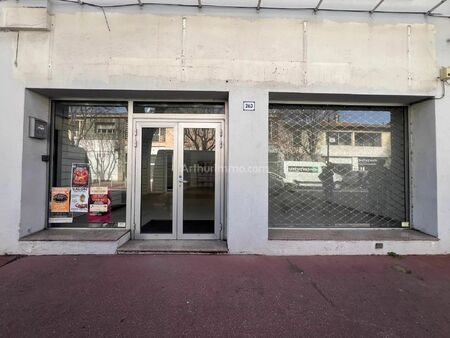 location local commercial 2 pièces 81 m2 à fréjus