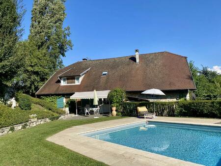 ancien corps de ferme renove à myans