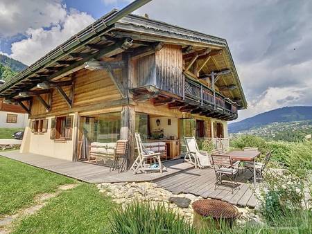 chalet dans un cadre de verdure exceptionnel à vendre au villard à megève.