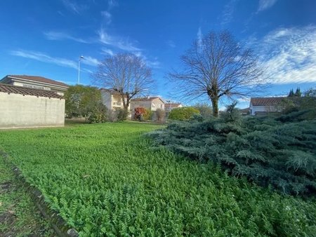 tournefeuille  beau terrain plat de 337 m² constructible  non viabilisé