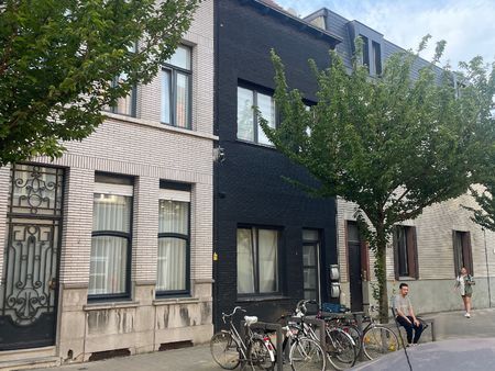 opbrengsteigendom met 3 appartementen