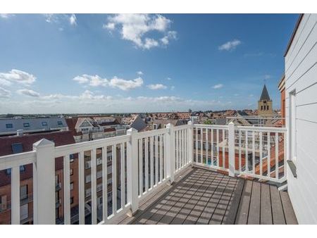 agréable duplex avec de belles terrasses ensoleillées situé