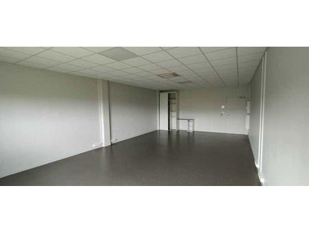 location commerce fontaine le comte 50 m²