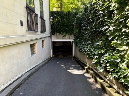 location parking couvert - paris marais