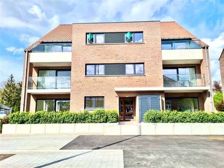 appartement duplex avec 3 slk  terrasse  bien situé.