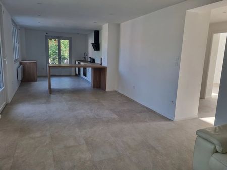 maison 180 m² saint-denis-lès-bourg