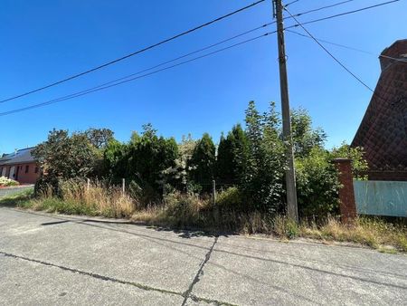 terrain à vendre situé dans un endroit calme de villerot.