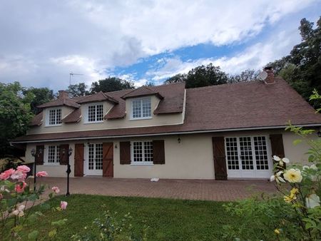 exclusif  couleuvre  longère aux abords de la forêt de tronçais avec garages et jardin arb