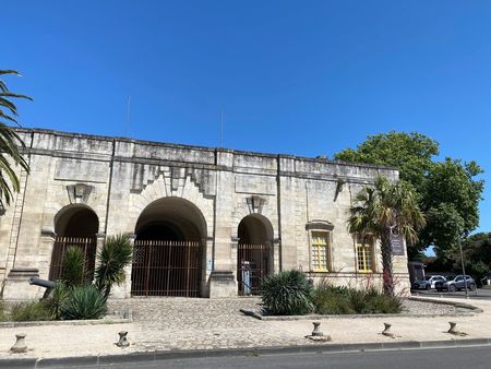 vend maison de ville la rochelle quartier marché avec cour de 12m2