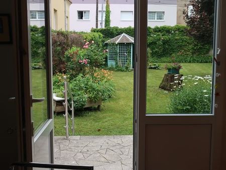 vends jolie maison bourgeoise en centre ville  210 m2  jardin  stationnement