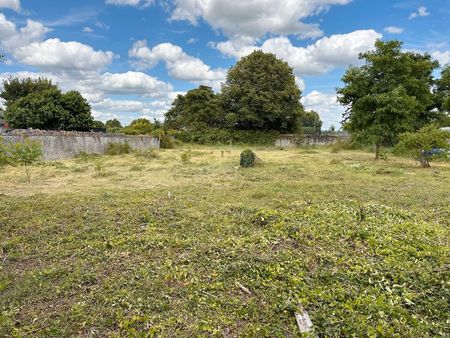 terrain constructible 1500m2 avec maison à rénover