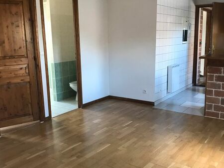 f2 centre de sezanne 40m2 440/mois charges comprises