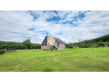 maison d’architecte nichée dans la verdure avec 6900 m² de terrain  située à féron