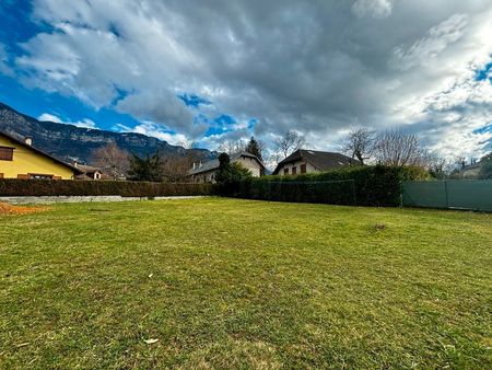 terrain constructible plat 600m2