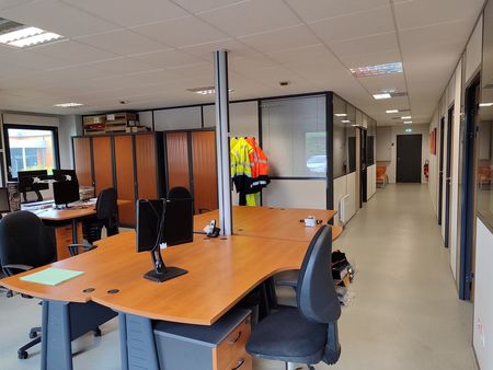 bureaux 150 m2 en zone d'activités