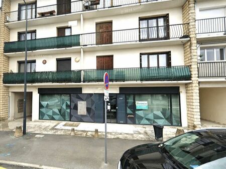 local commercial 180 m²