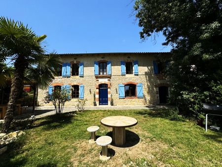 bastide de 340m2 sur 1 hectare de terrain. 5 mn de gaillac 15mn d'albi