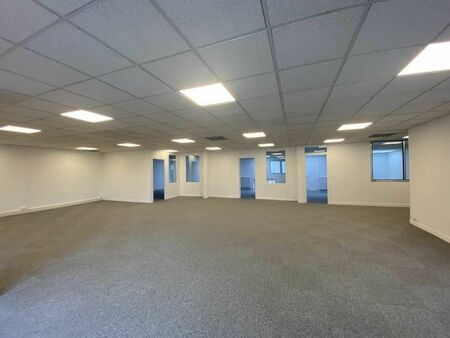 bureaux 245 m²