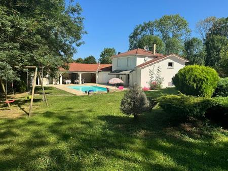 maison récente de type 6 avec piscine chauffée