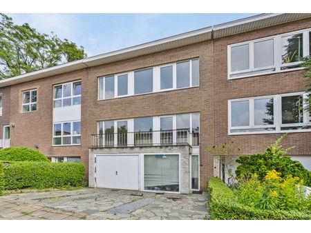 magnifique maison avec terrasse et jardin