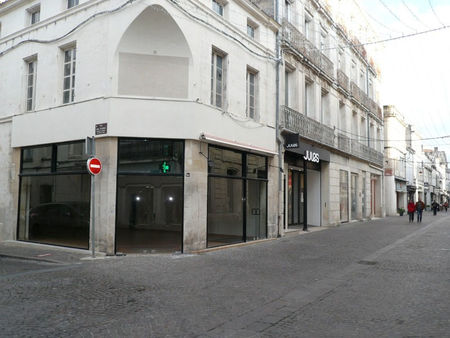 a louer local commercial (boutiques) 100 m² à cognac | capifrance