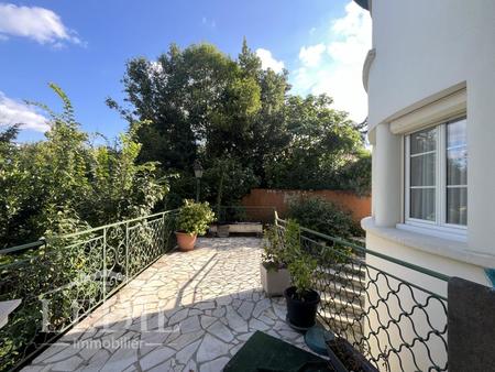 maison de ville avec terrasse  garage et jardin