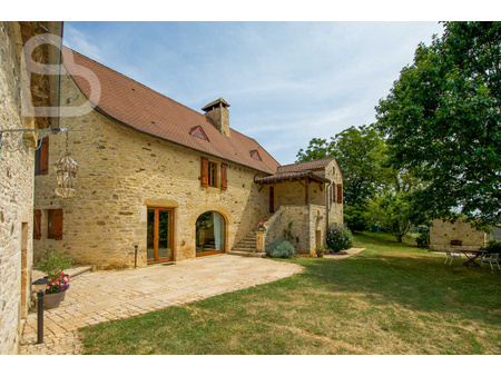 magnifique propriété en pierre avec piscine  grange et carport