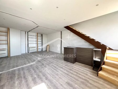 immeuble de 115m² sur 3 niveaux à gordes avec local commercial et habitation