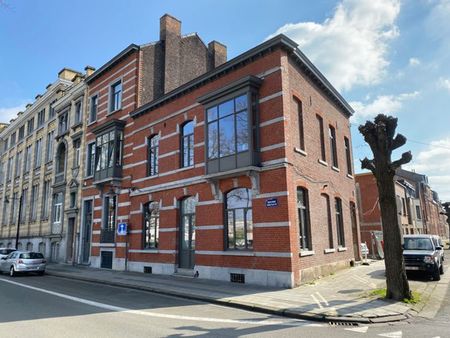 mons  bld sainctelette  superbe maison de maitre rénovée