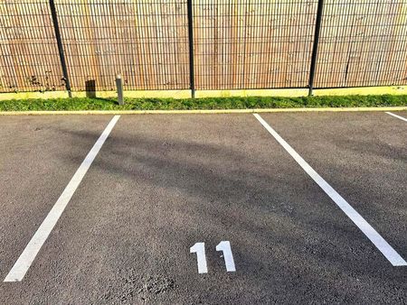 emplacement de parking privatif / résidence sécurisée