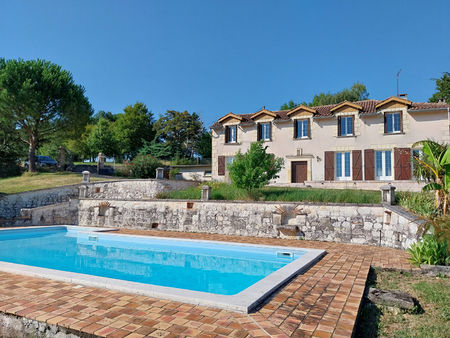 maison t9 avec piscine sur plus d'un hectare .