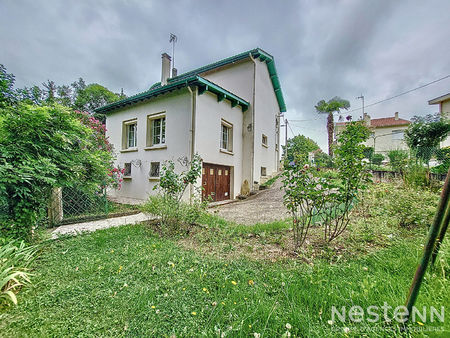 a vendre maison de 121 m² avec garage  terrasse et jardin clôturé à condom