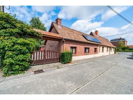 maison style fermette 2/3 chambres  garage et jardin.