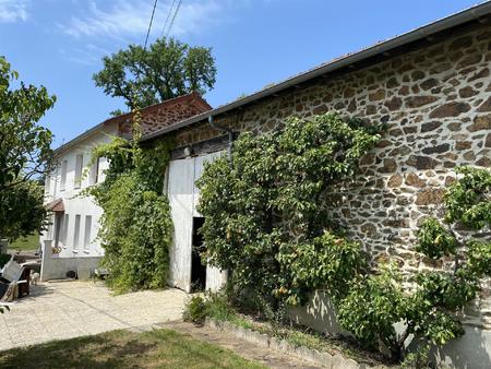 maison en pierre avec grange et atelier