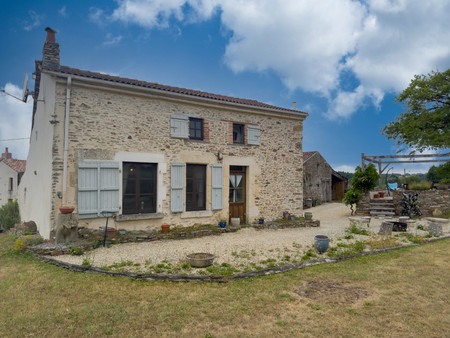 4 chambres avec 1 chambre annexe  maison de campagne joliment rénovée avec dépendances  te