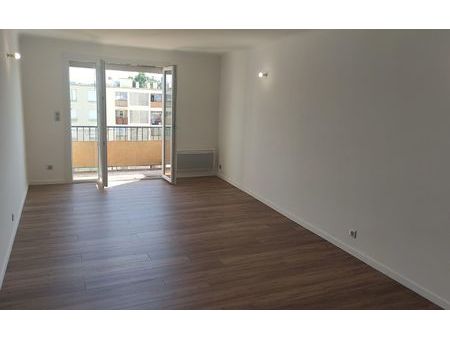 location appartement  m² t-4 à cannes  1 263 €