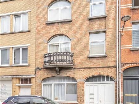 un bel immeuble de rapport (389m²) comprenant 5 entités (don