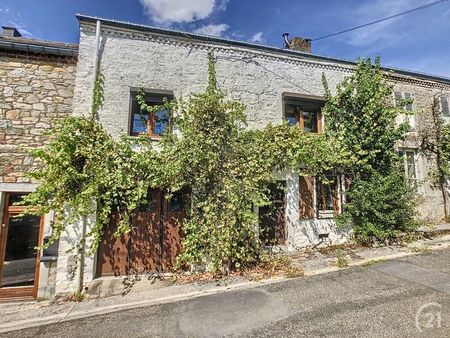 belle maison en pierres du pays 2 facades 2 chambres et jard