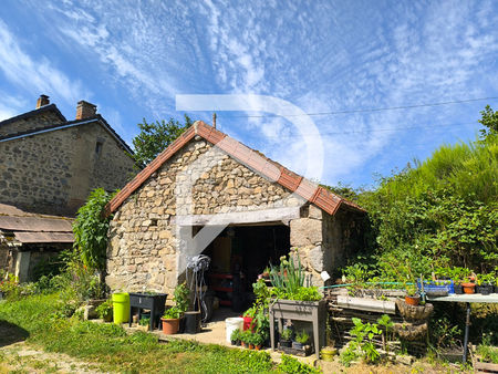 propriété en pierre avec vue sur le puy de dôme - charensat