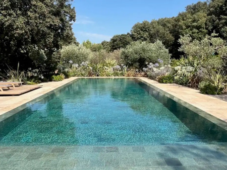 propriété avec piscine et jardin eygalières (13)