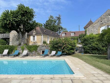 corps de ferme privé avec gîte  piscine et grand jardin près de campagnac-les-querc