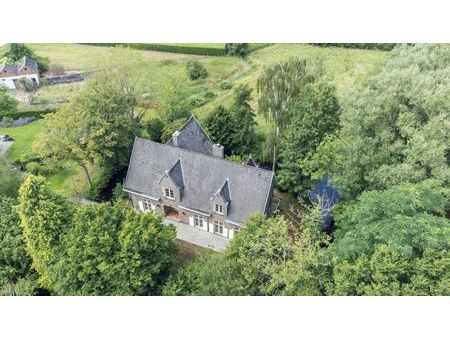 maison de pasteur dans un environnement verdoyant